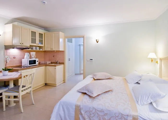 Sunceva Postelja Hotell 4*