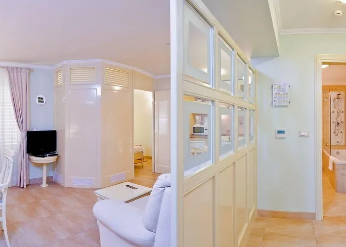 Sunceva Postelja Hotell 4*