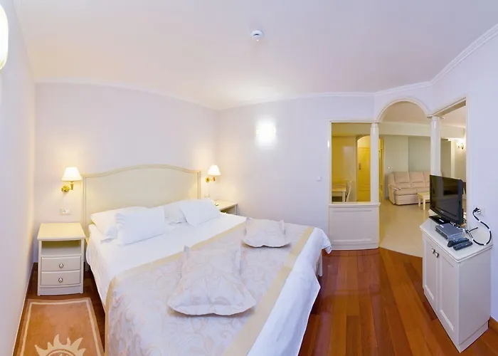 Sunceva Postelja Hotell 4*