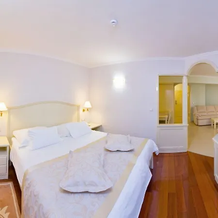 Sunceva Postelja ホテル 4*